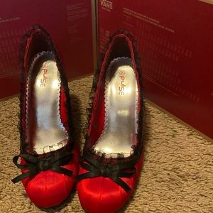 Red  black  pumps